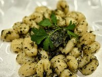 Ñoquis con salsa Pesto